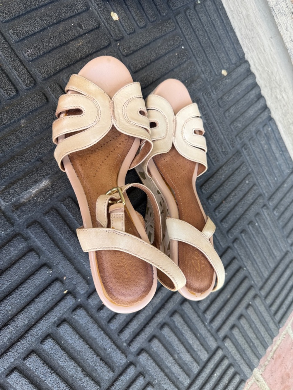 Clarks Beige/Tan Open-Toe Comfort Sandals